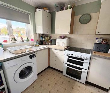 2 bedroom end of terrace house to rent - Photo 2