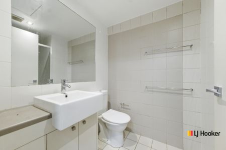 1 Bedroom Apartment Close to Light Rail - Photo 5