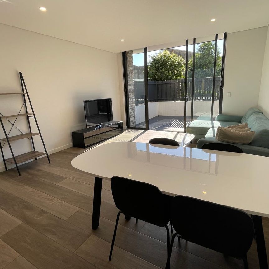 Split level furnished apartment in the heart of Rosebery - Photo 1