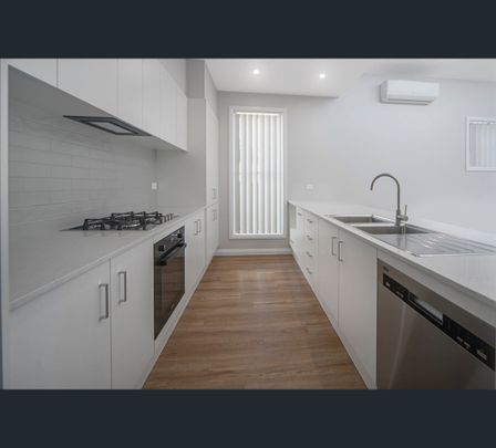 1/13A Meroo Road, Bomaderry, NSW 2541 - Photo 1