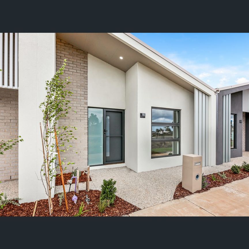 10 Immerse Walk, Wyndham Vale, Vic 3024 - Photo 1