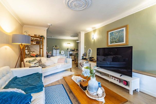 3 bedroom flat to rent - Photo 1