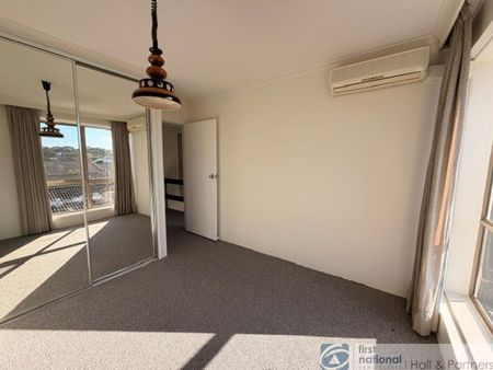 Low-maintenance living - Photo 3