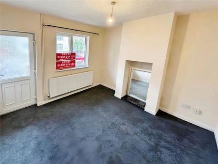 2 bedroom semi-detached house to rent - Photo 5