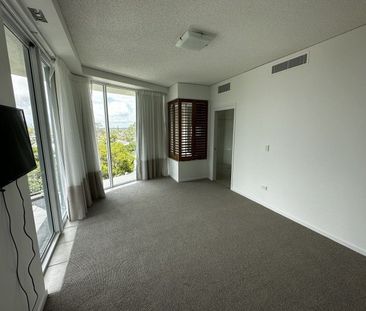 Executive 3-bedroom, 2-bathroom unit in the heart of Mooloolaba - Photo 5