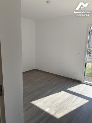 A PIERRELATTE, APPARTEMENT DE STANDING DANS RESIDENCE RECHERCHEE, F3 82.90 M2 EN REZ DE CHAUSSEE - Photo 1