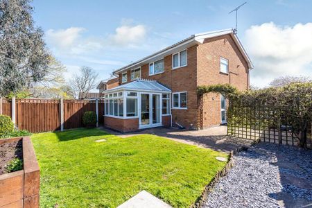 3 bedroom semi-detached house to rent - Photo 2