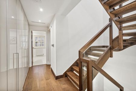 4 bedroom house in London - Photo 3