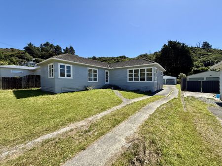 3-Bedroom Home in Wainuiomata - Photo 3