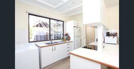 CENTRAL COOLANGATTA TWO BEDROOM UNIT - Photo 5