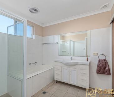 Charming Beachside Family Home in Convenient Location - Photo 2