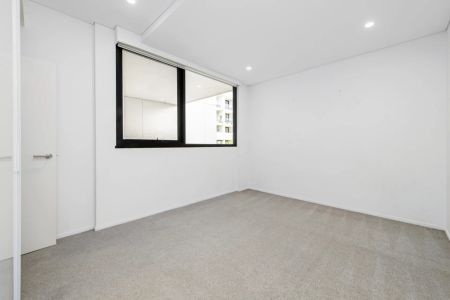 Spacious split level 3 bedroom apartment - Photo 2