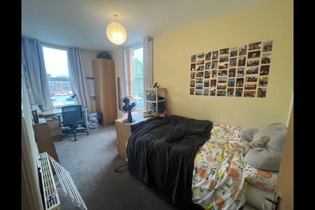Room in a Shared Flat, Hollybank Road, L18 - Photo 3