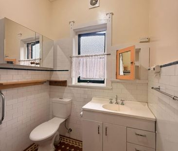 Beautiful 3-Bedroom Home in Prime Ashfield Location - Photo 6