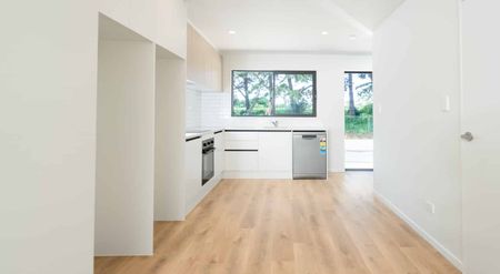 MANGERE BRIDGE, 3 BEDROOMS - Photo 4