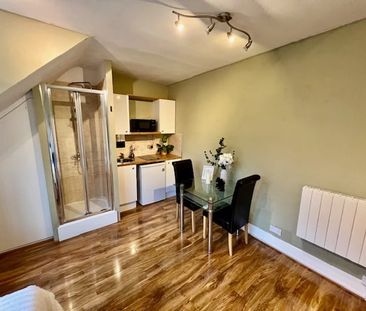Room in a Shared House, Bath Road, W4 - Photo 1
