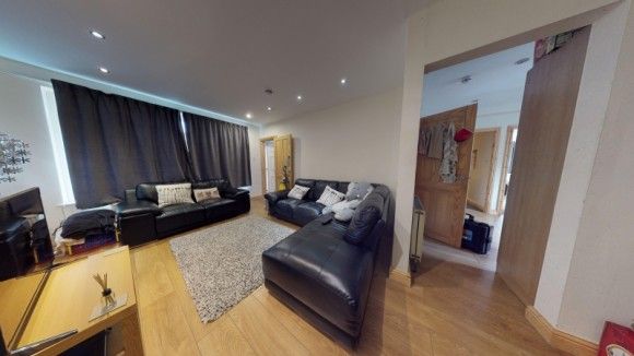 7 Bed - Estcourt Terrace, Headingley, Leeds - Photo 1