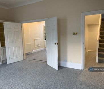 4 bedroom maisonette to rent - Photo 1