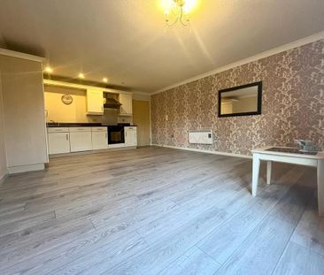 2 bedroom flat to rent - Photo 2