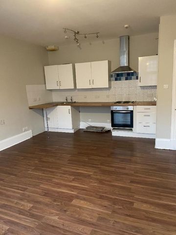 3 bedroom flat to rent - Photo 5