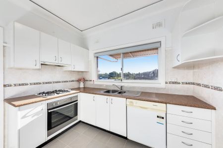 Single-Level Living in Convenient Location - Photo 5