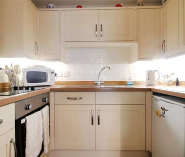 Cedar Court, Addlestone, Surrey, KT15 - Photo 5