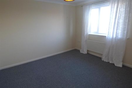 3 bedroom end of terrace house to rent - Photo 4