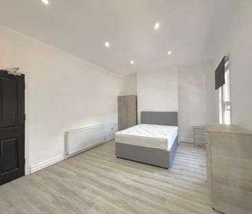 1 bedroom in a house share to rent - Photo 1