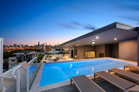 Designer style and luxury living with a rooftop pool - Photo 2