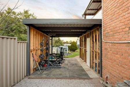 Spacious Family Living in a Peaceful Cul-de-Sac - Photo 2