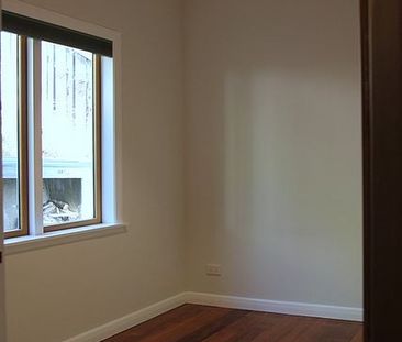 Sunny designer home- Partly furnished - Photo 5