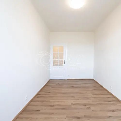 Nové 2+kk po kompletní rekonstrukci k pronájmu - Photo 1