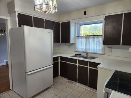 For Lease - 95 Almore Avenue, Toronto, Ontario - Photo 4