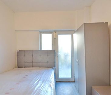 6 bedroom semi-detached house to rent - Photo 3