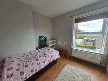 3 bedroom end of terrace house to rent - Photo 2