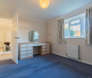 4 bedroom detached bungalow to rent - Photo 1