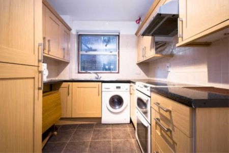 2 bed flat to rent - Photo 4