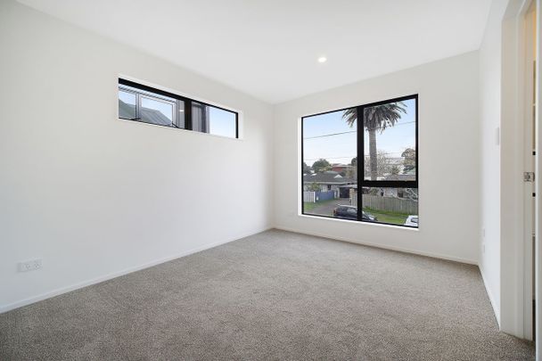 Brand-New 2-Bedroom Townhouse in Onehunga - Photo 1