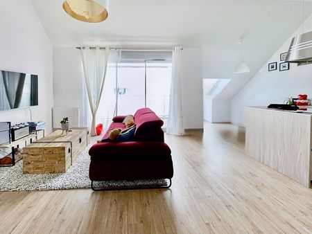 Location Appartement 4 pièces 90m² LA ROCHELLE 17000 - Photo 2