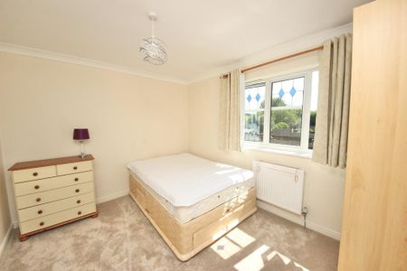 1 bedroom in a house share to rent - Photo 2