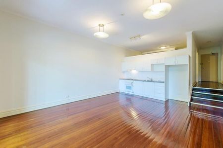 New York style split level apartment with balcony - Photo 2