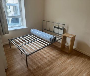 Price £950 pcm - Available Now - Unfurnished - Photo 2