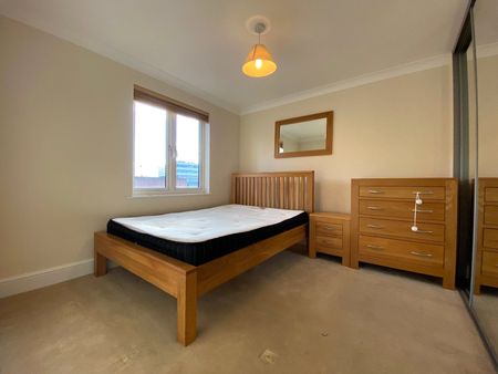 1 bedroom Flat in Gowring House, Bracknell - Photo 2