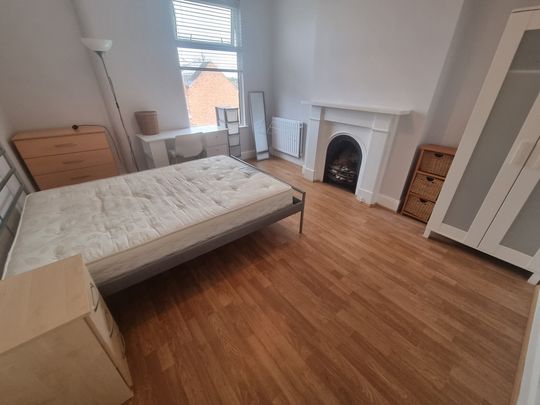 5 Bed Student Accommodation - Photo 1