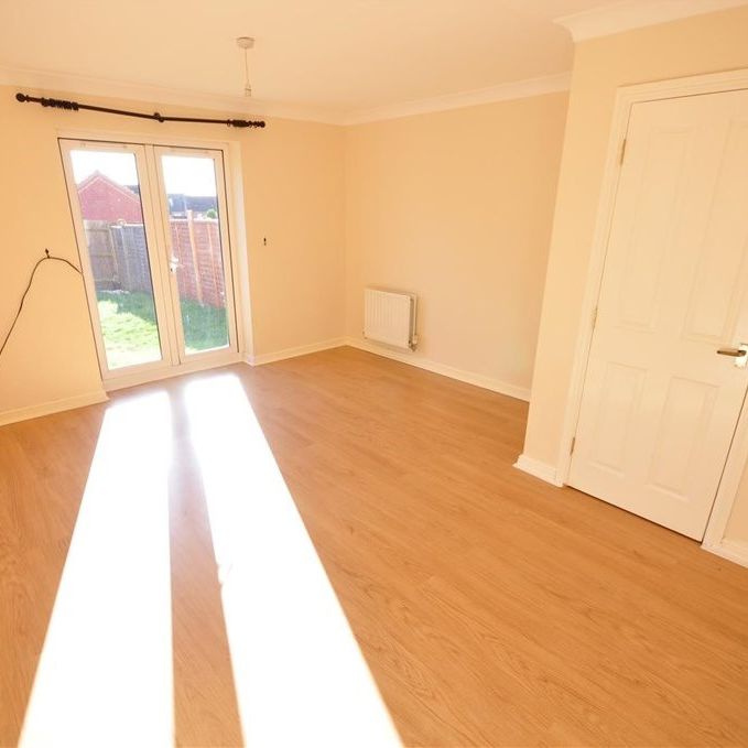 4 Bed Terraced House, Murray Close, NG5 - Photo 1