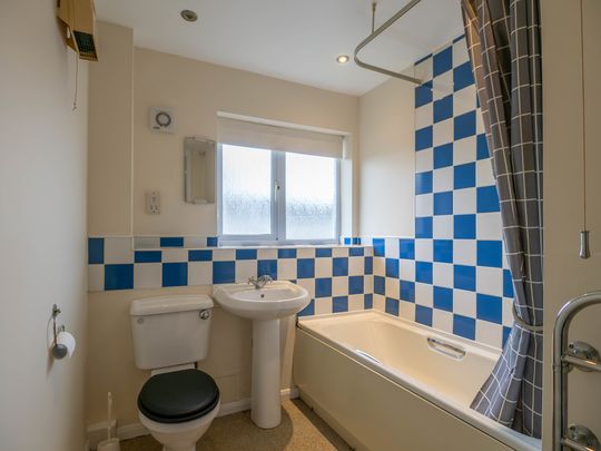 2 bedroom apartment to let - Photo 1