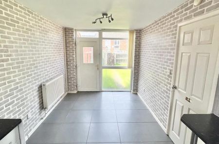 2 bedroom terraced house to rent - Photo 3