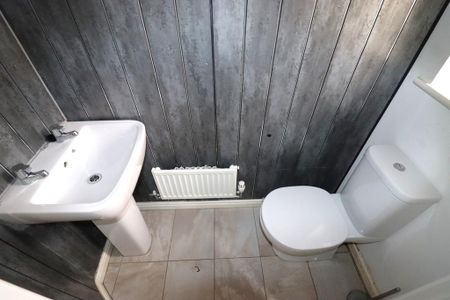 3 bedroom semi-detached house to rent - Photo 3