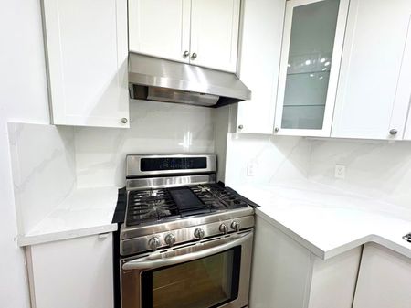 For Lease - 1270 Crossfield Bend, Mississauga, Ontario - Photo 4