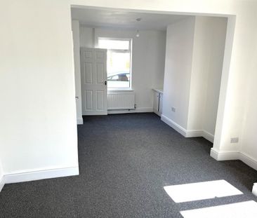 2 bedroom end of terrace house to rent - Photo 4